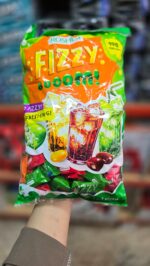 آبنبات فیزی روشن ROSHEN FIZZY با مغز مخلوط طعم‌های کولا پرتقال و لیمو یک کیلوگرم